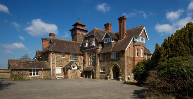 HIGHBULLEN, GOLF & COUNTRY CLUB